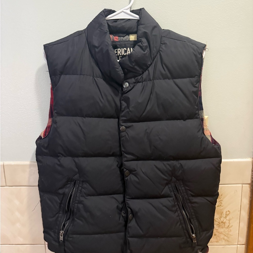 American Eagle Outfitters Men's Dark Puffer Vest